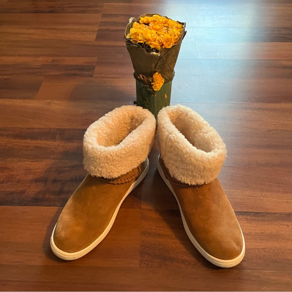 UGG Classic Mini Mika Short Fluff Booties